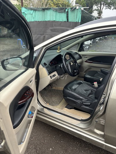 Mitsubishi Grandis Vàng cát 253942 km