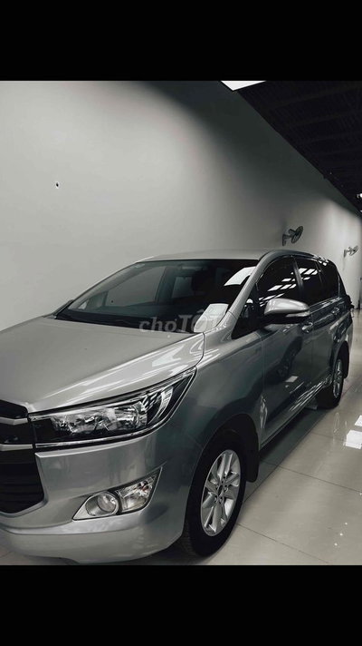 Toyota Innova 2017 2.0E Bạc