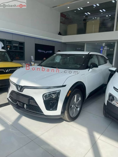 Xe VinFast VF7 Eco 2026