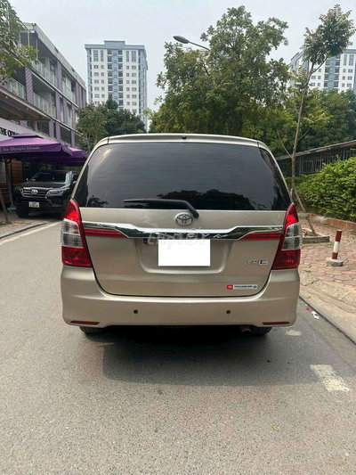 Toyota Innova Số tự động Vàng cát