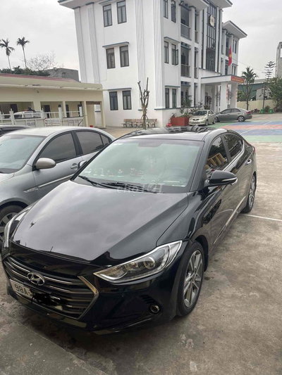 Hyundai Elantra Đen 5 chỗ