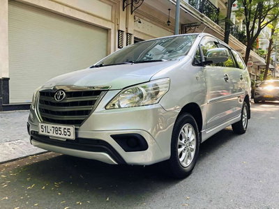 Toyota Innova 2.0E model 2015 xe gia đình sử dụng