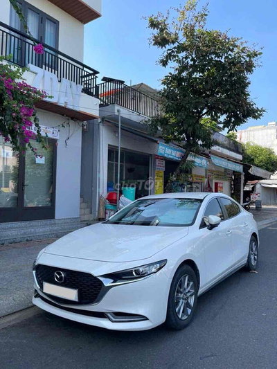 Mazda 3 Luxury 2023 Trắng 27.000km Full LS Hãng