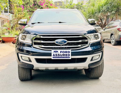 Ford Everest Titanium 4x2 Xanh đen