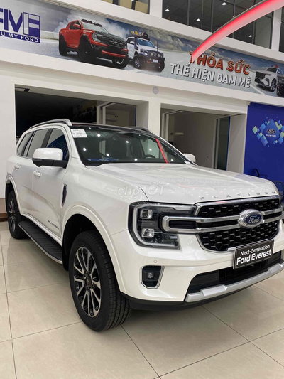 2026 Ford Everest Platinum 4x4 Trắng, có xe 450tr0