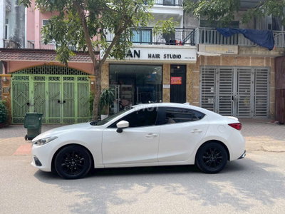 Mazda 3 1.5AT màu trắng SX 2015 nguyên zin