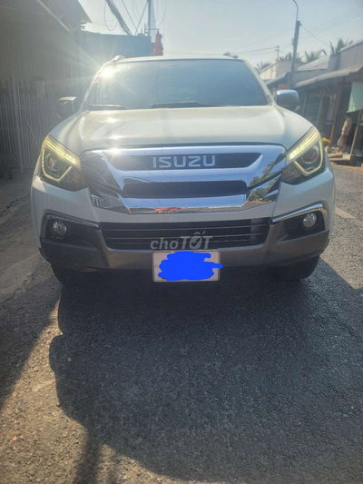 Isuzu Mu-X Trắng 7 chỗ 2019