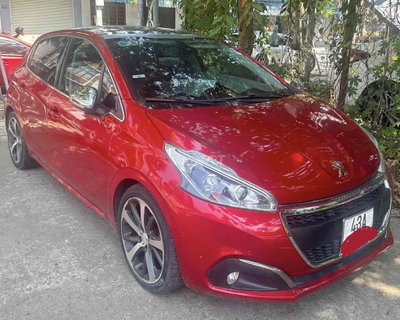 Peugeot 208 2016 1.6L AT - 60000 km