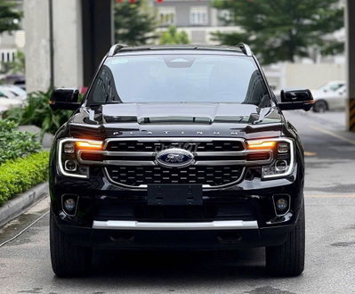 Ford Everest Platinum Đen 7 chỗ