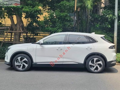 Xe VinFast VF8 Eco 2026