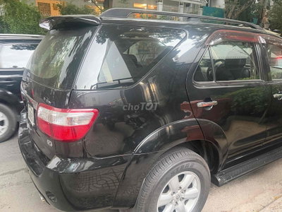 Toyota Fortuner Đen 7 chỗ