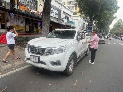 Nissan Navara màu Trắng