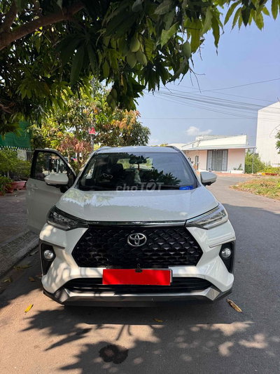 Toyota Veloz Cross Trắng