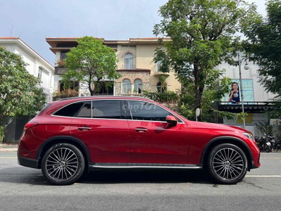 Mercedes-Benz GLC300 2023 Đỏ