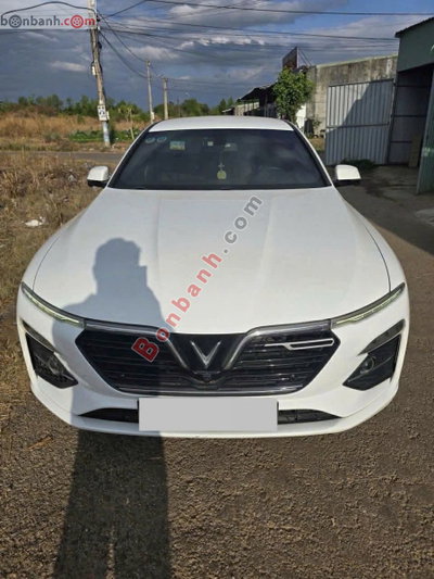 Xe VinFast Lux A 2.0 Plus 2.0 AT 2021