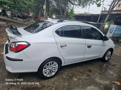 Mitsubishi Attrage Trắng