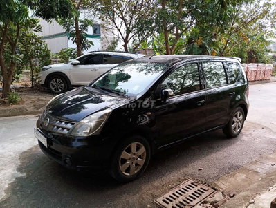 Nissan Livina 7 chỗ Đen