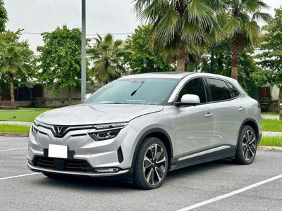 Xe điện VinFast VF8 Plus 2023 Bạc