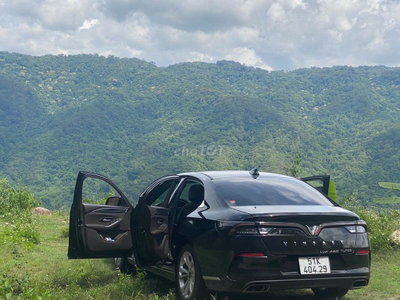 VinFast Lux A2.0 Plus 2022 Đen