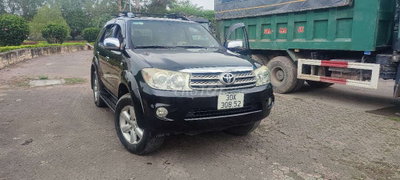 Toyota Fortuner 2011 V Đen