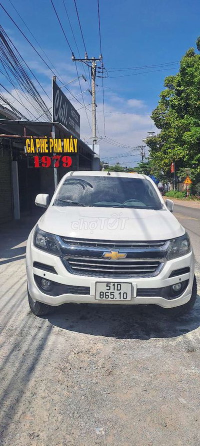 Chevrolet Colorado Trắng 5 chỗ