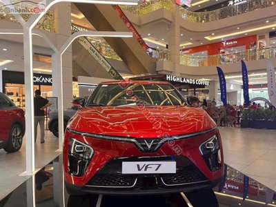 Xe VinFast VF7 Eco 2026