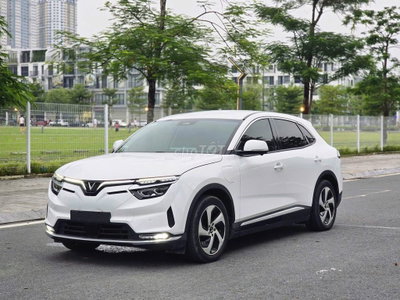 VinFast VF8 2023 Eco Trắng 5 vạn km