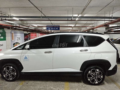 Hyundai Stargazer X Trắng 7 chỗ