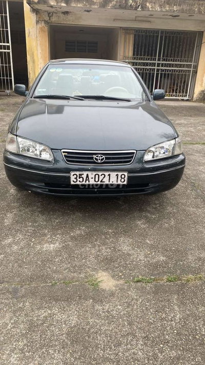 Toyota Camry GLi Xanh đậm