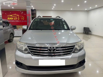 Xe Toyota Fortuner 2.7V 4x2 AT 2012