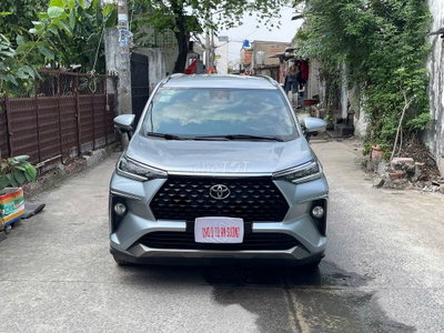 Toyota Veloz 2022 Top 60000 km Bạc