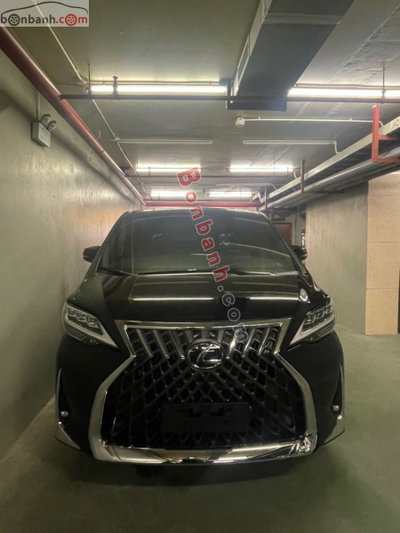 Xe Lexus LM 350 2022
