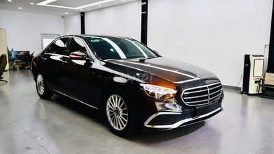 Mercedes E200 Exclusive 2021 Đen 39.999km