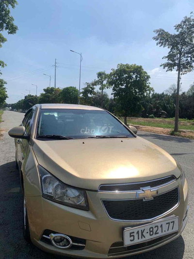 Chevrolet Cruze vàng đồng số sàn 1.6