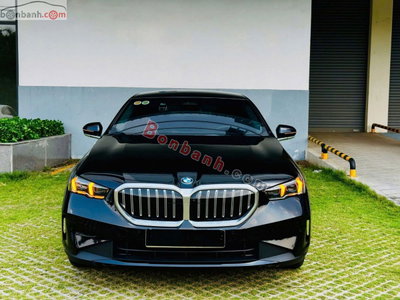 Xe BMW 5 Series 520i 2024