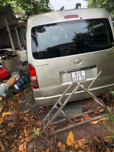 Toyota Hiace Vàng cát