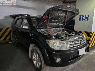 Xe Toyota Fortuner 2.7V 4x4 AT 2011