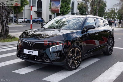 Xe VinFast VF7 Eco 2025