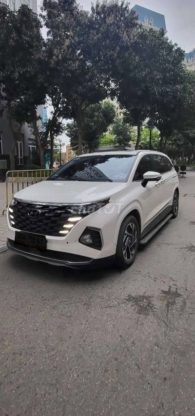 Hyundai Custin Trắng 7 chỗ