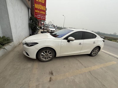 Mazda 3 Trắng 5 chỗ