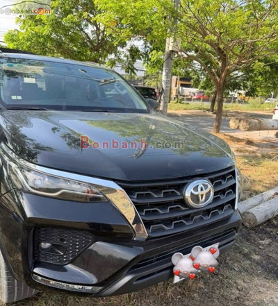 Xe Toyota Fortuner 2.7V 4x2 AT 2021
