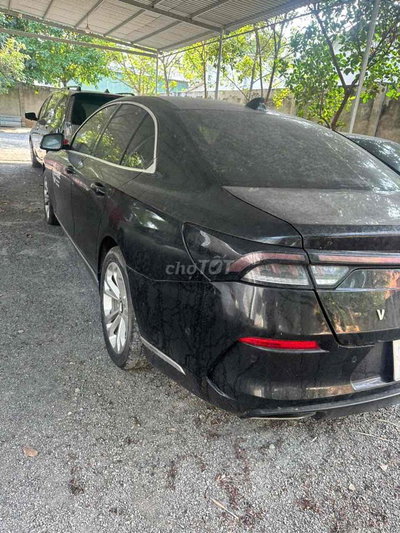 VinFast Lux A2.0 Đen 5 chỗ