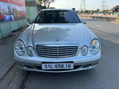 Mercedes-Benz E200Bạc