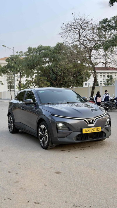 VinFast VF6 Plus Xám