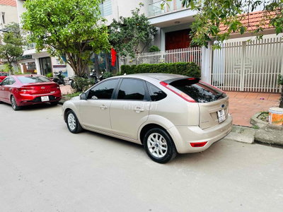 Ford Focus 2010 Vàng cát