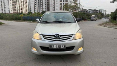 Toyota Innova 2009 G Bạc