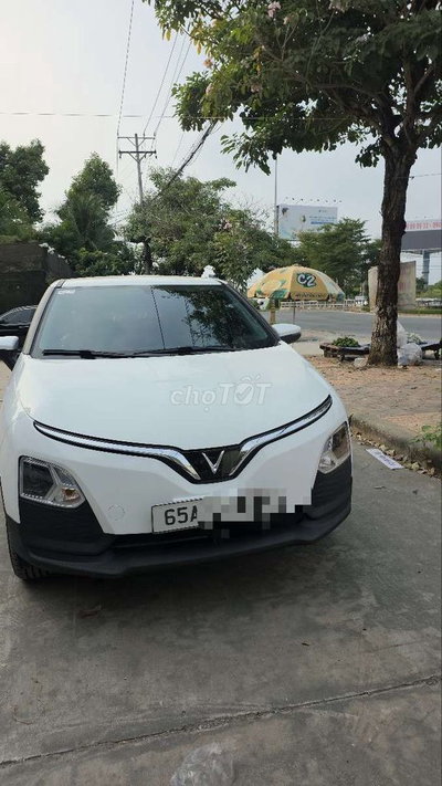 VinFast Trắng 2026 2000 km