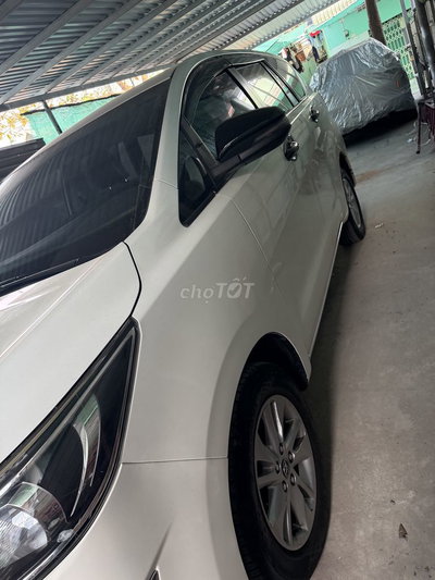 Toyota Innova màu Trắng