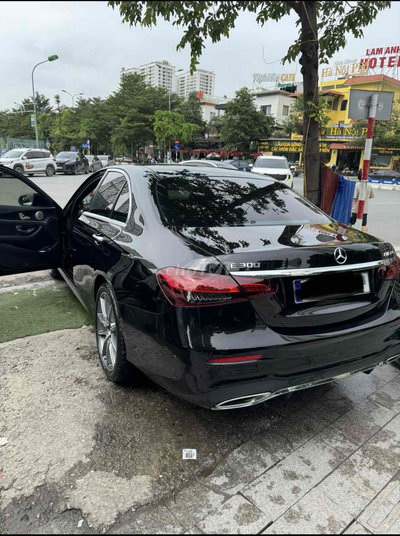 Mercedes-Benz E 300 Đen