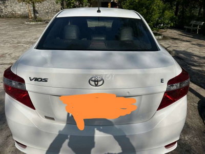 Toyota Vios 2015 E Số sàn Trắng